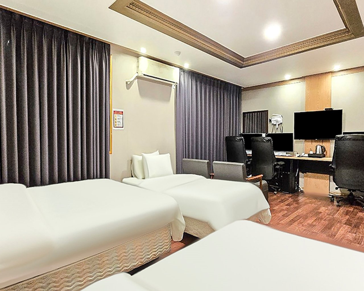 고사양 GAMING 3PC SUITE ROOM