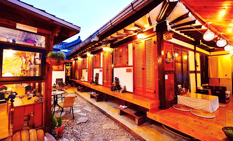 전주 한옥마을 골목길 게스트하우스