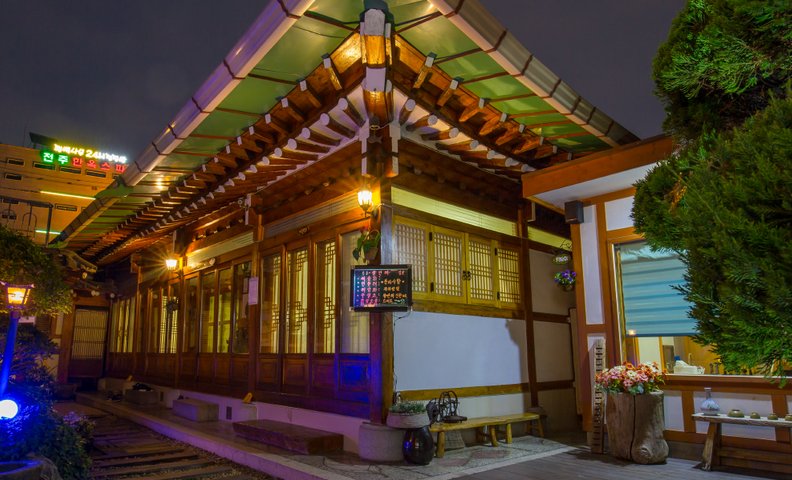 전주 한옥마을 뜰안채 본관