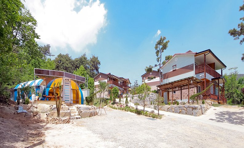 예산 산마루 펜션
