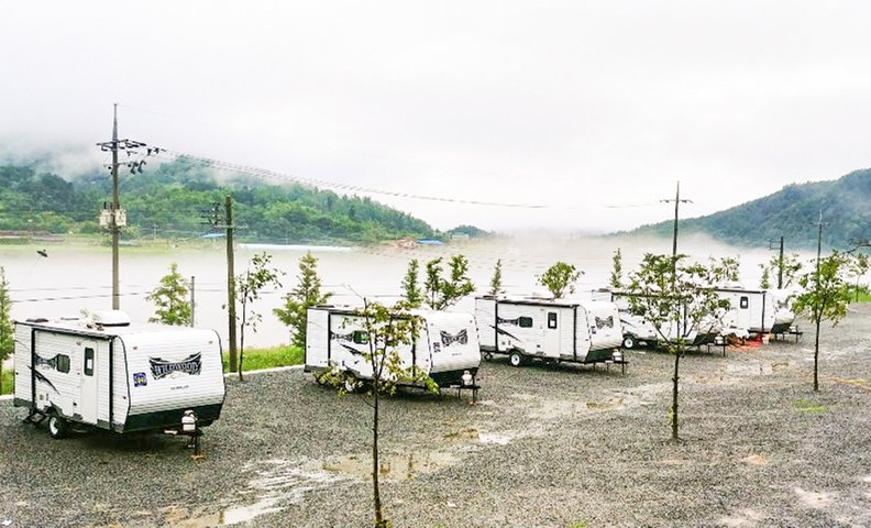 산청 경호강변오토캠핑장