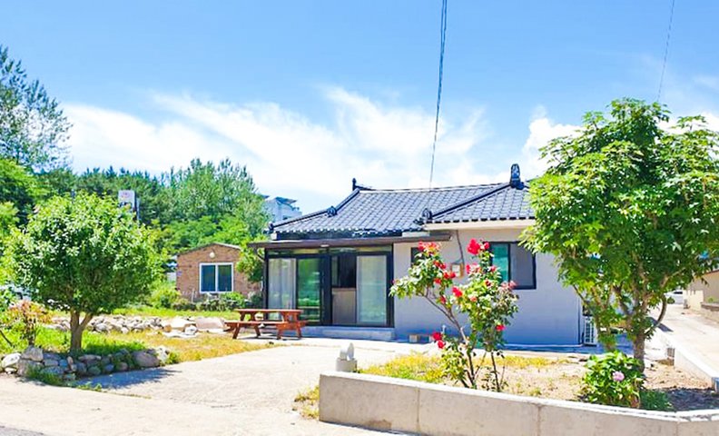 속초대관람차와 외옹치바다향기로 인근 | 해오름 독채