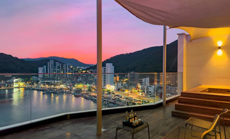 부산 기장 흘로부산