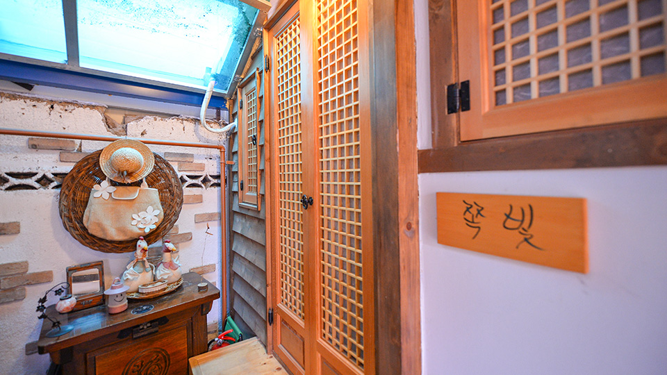 전주 한옥마을 골목길 게스트하우스 / 