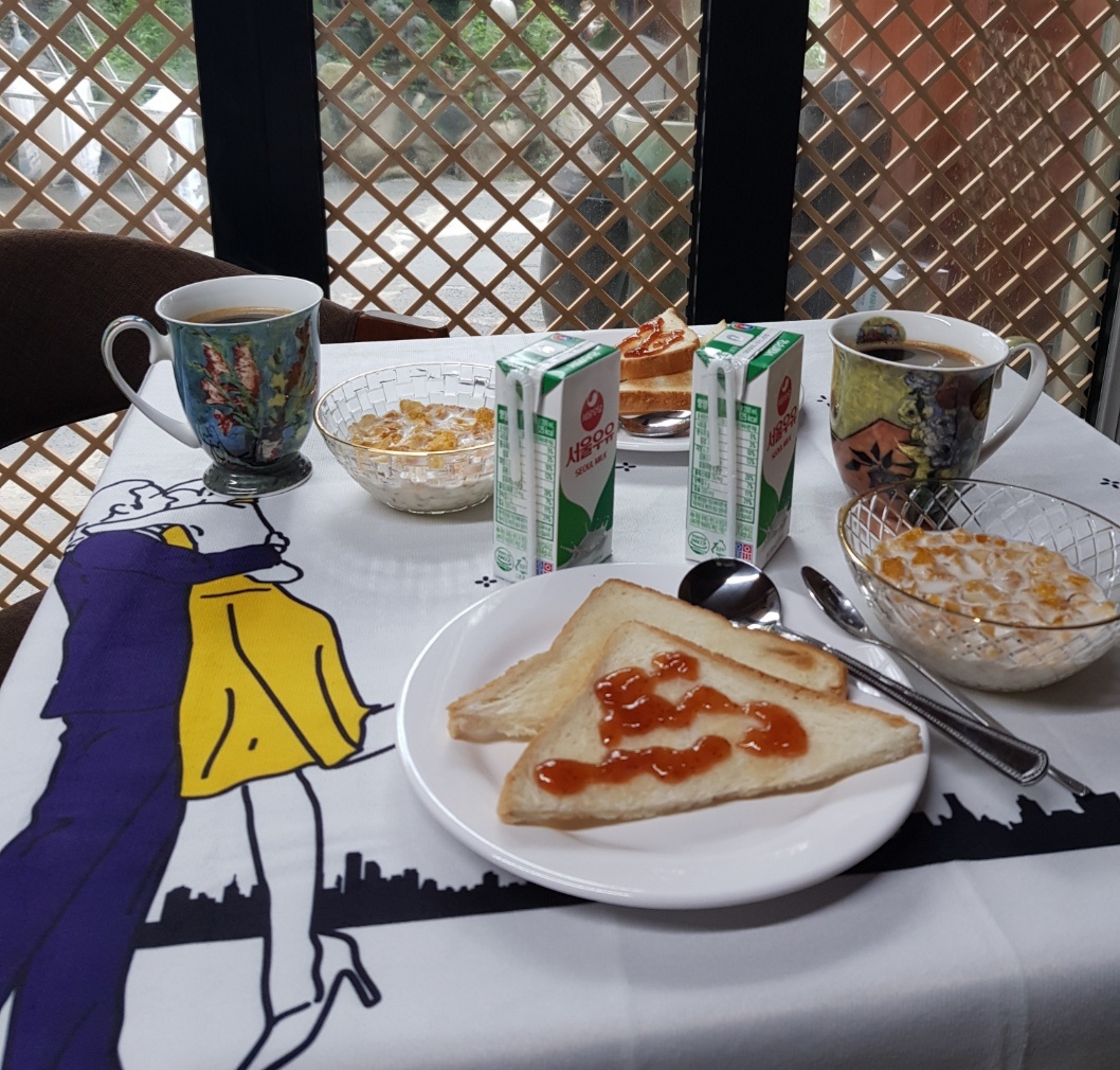 전주 한옥마을 뜰안채 본관 / 