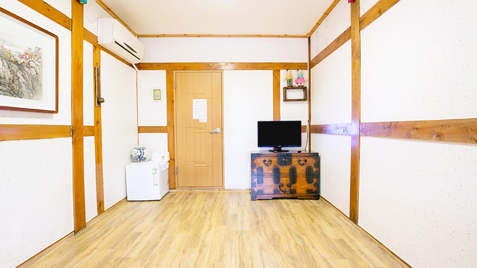 전주 한옥마을 뜰안채 본관 / 