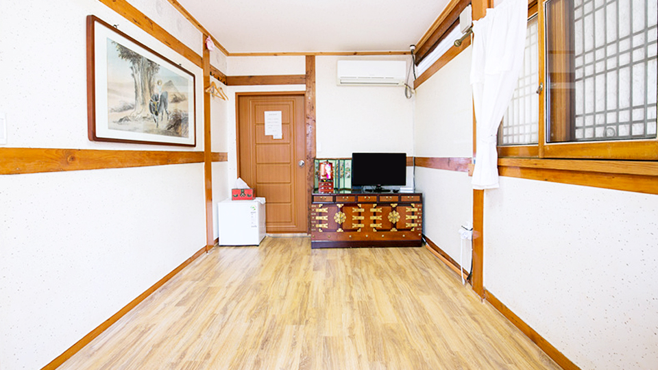 전주 한옥마을 뜰안채 본관 / 