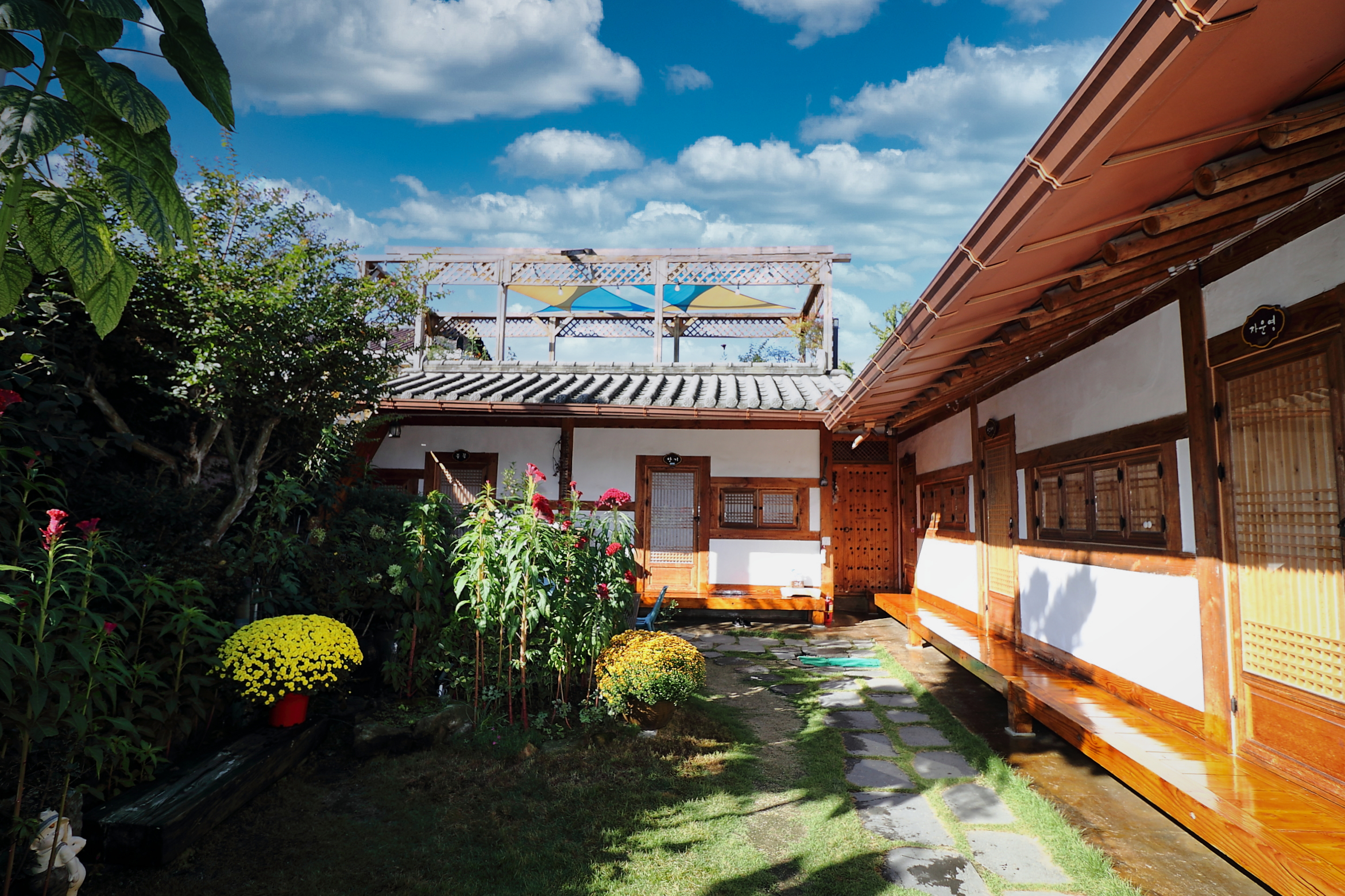 전주 한옥마을 꽃자리 / 