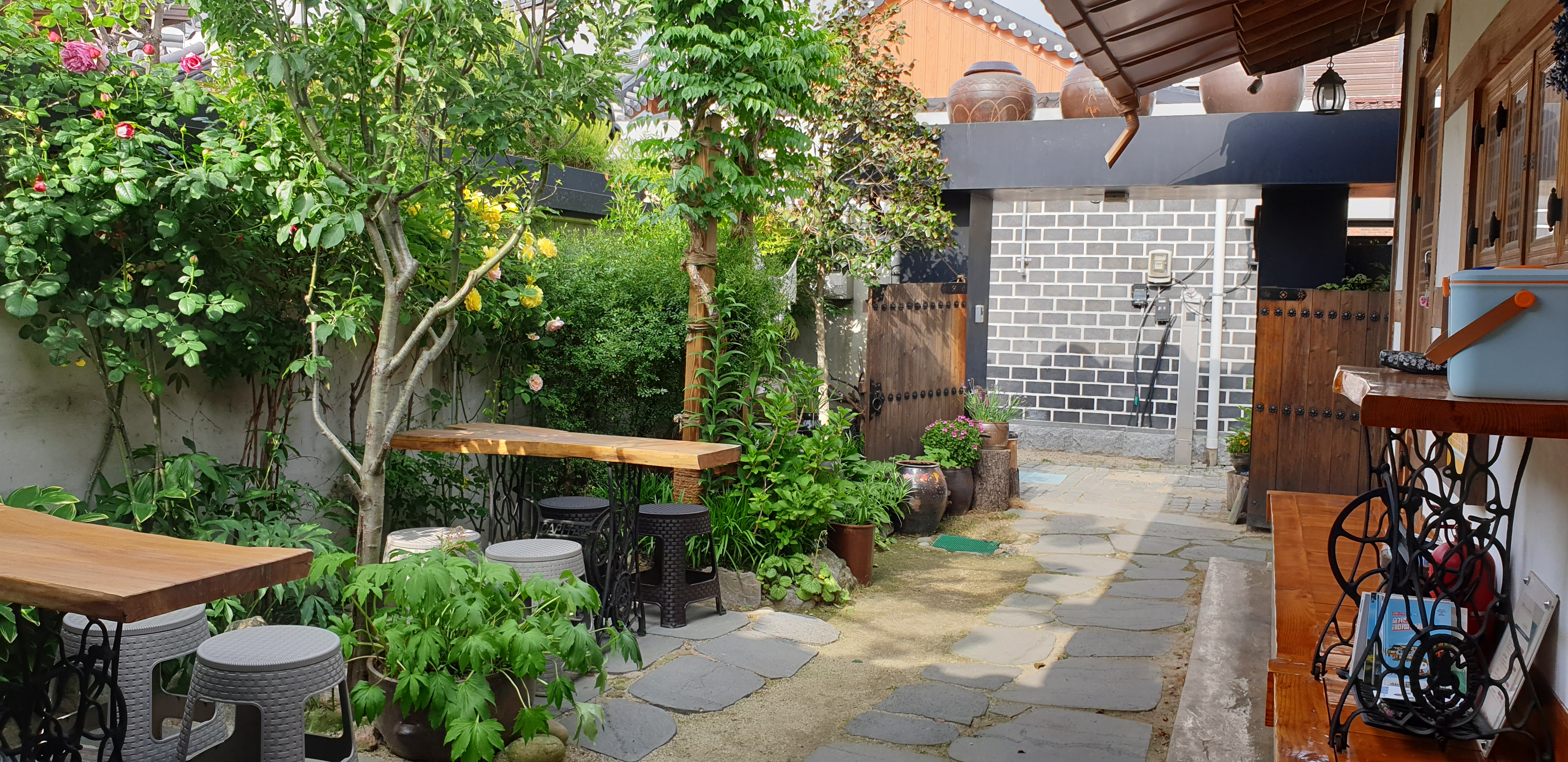 전주 한옥마을 꽃자리 / 