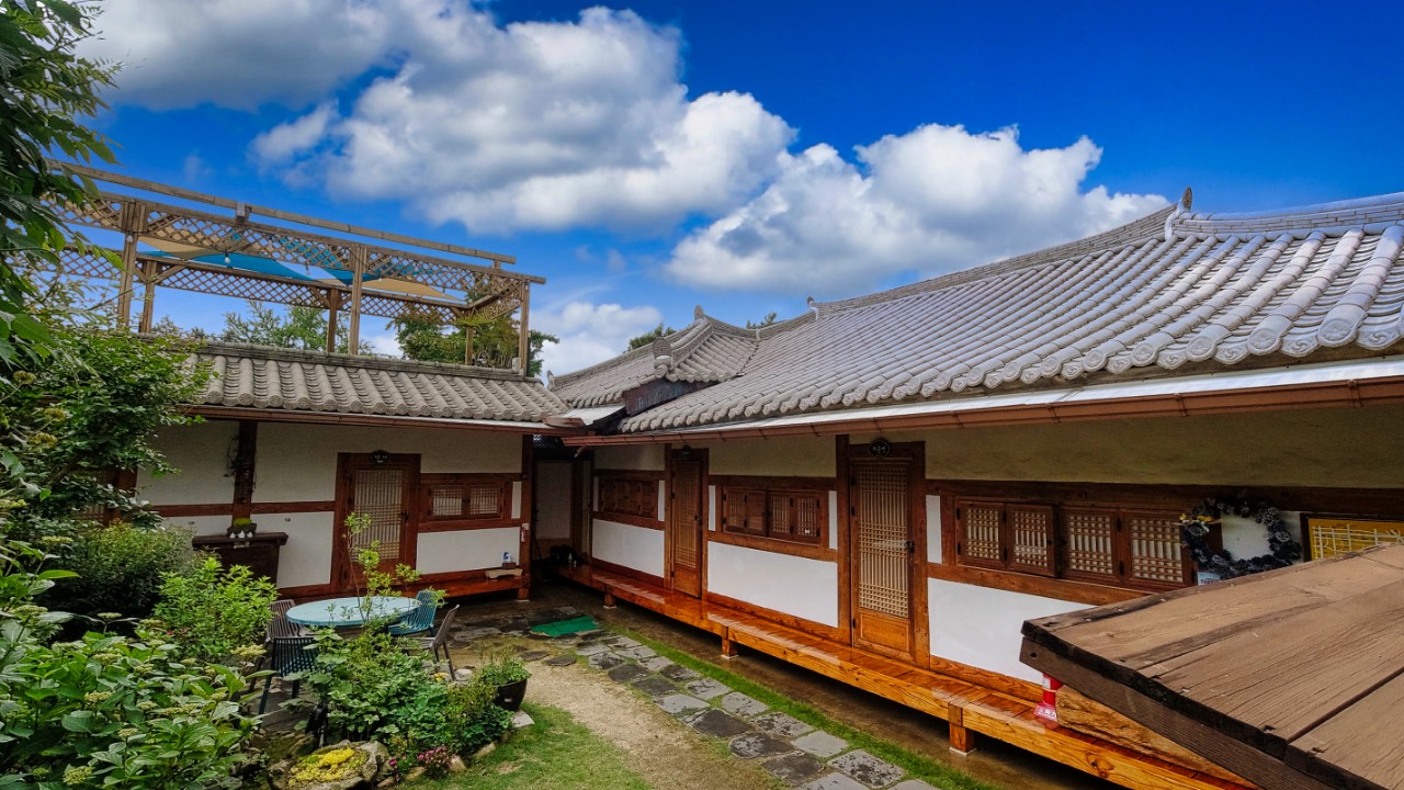 전주 한옥마을 꽃자리 / 