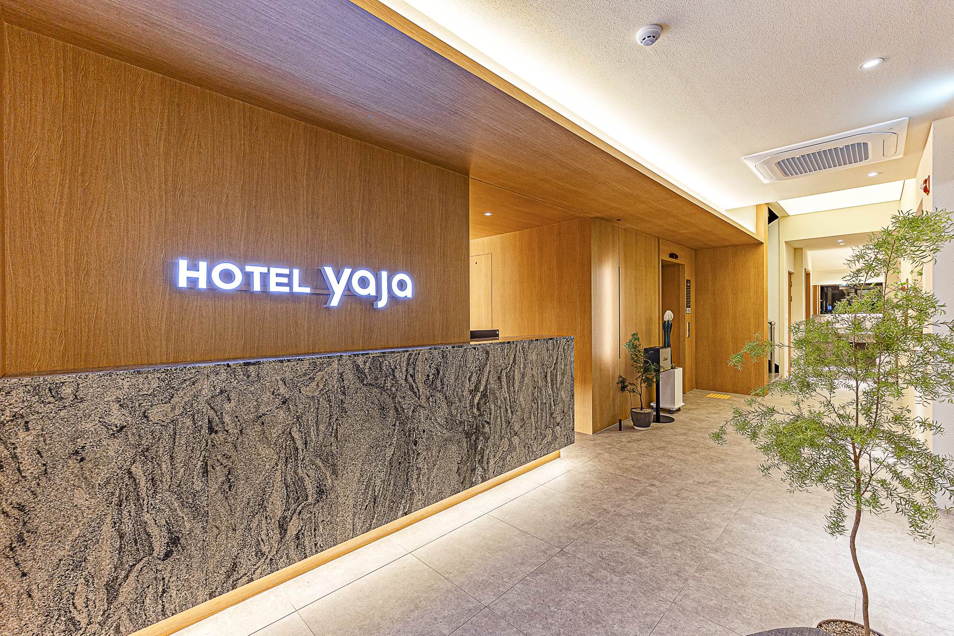 상무지구 HOTEL YAJA-광주상무점 / 
