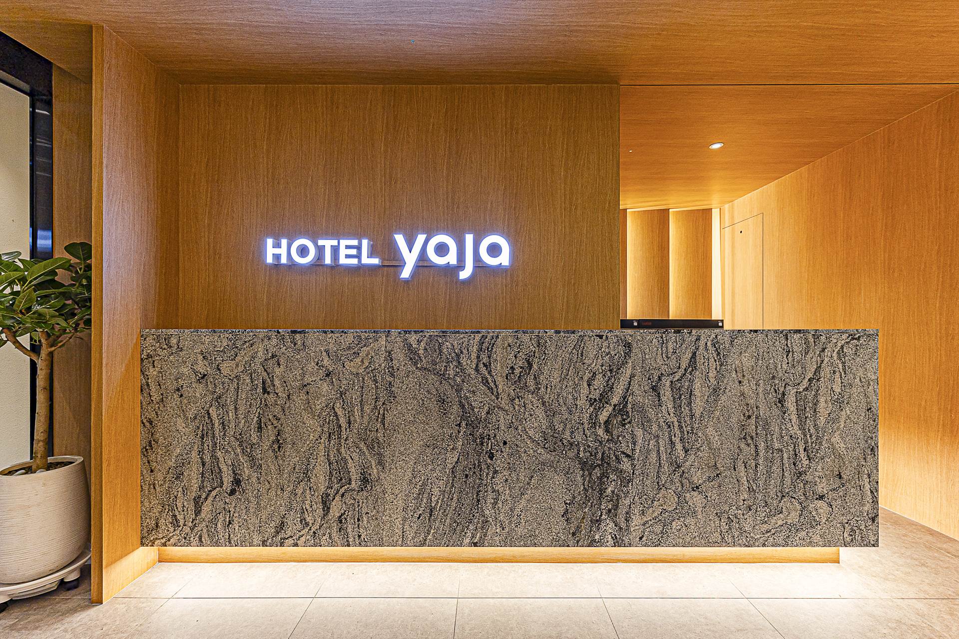 상무지구 HOTEL YAJA-광주상무점 / 
