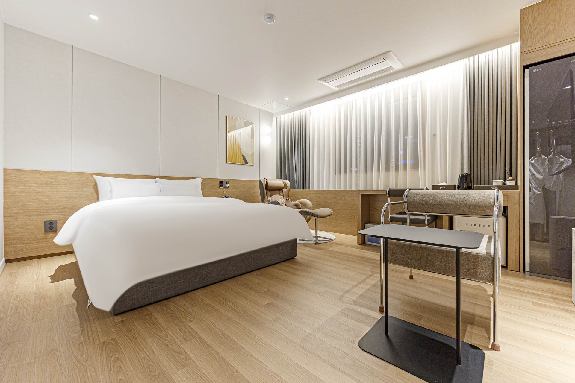 상무지구 HOTEL YAJA-광주상무점 / 