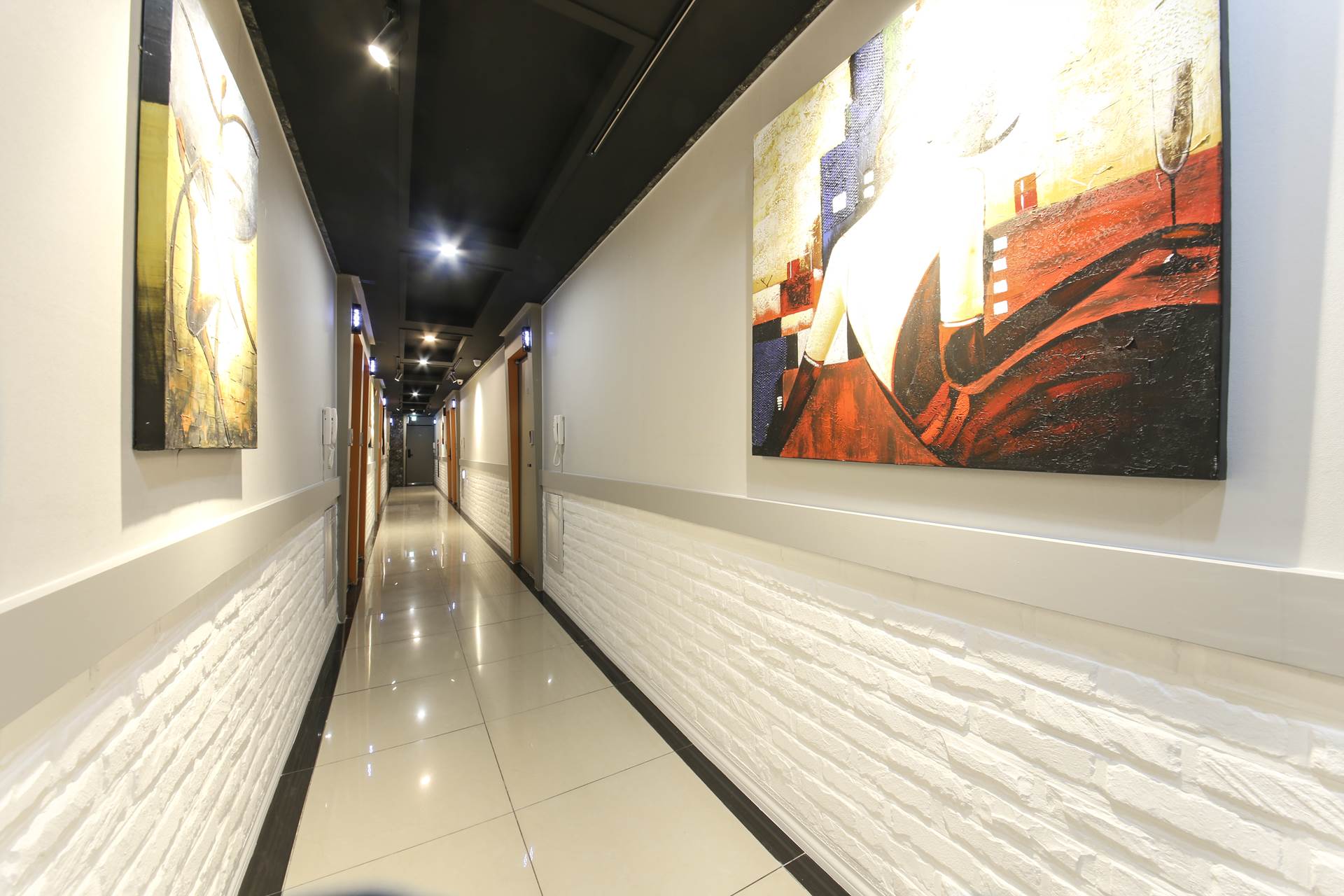 진주 Hotel YAM-진주성점 / 