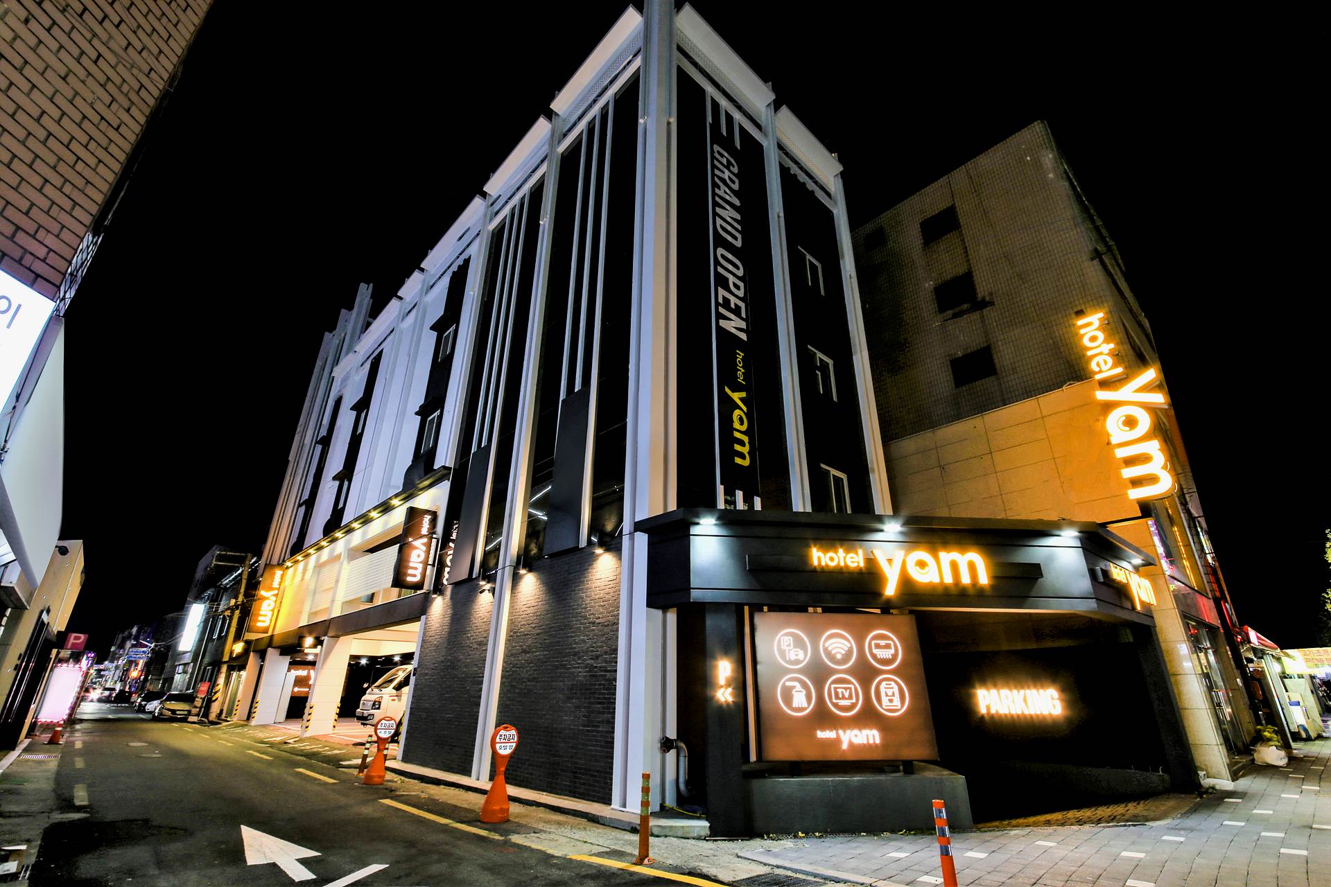 진주 Hotel YAM-진주성점 / 