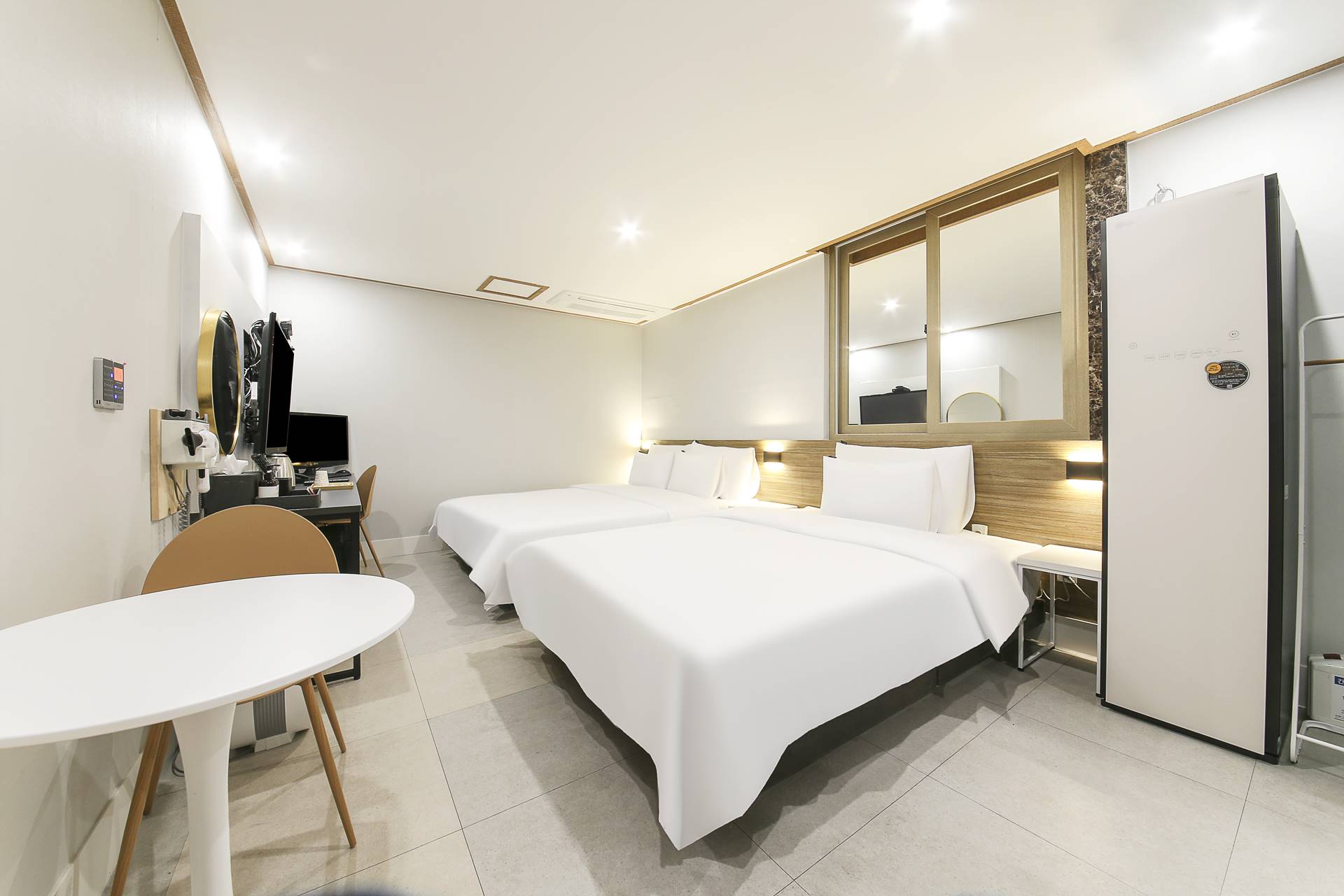 진주 Hotel YAM-진주성점 / 