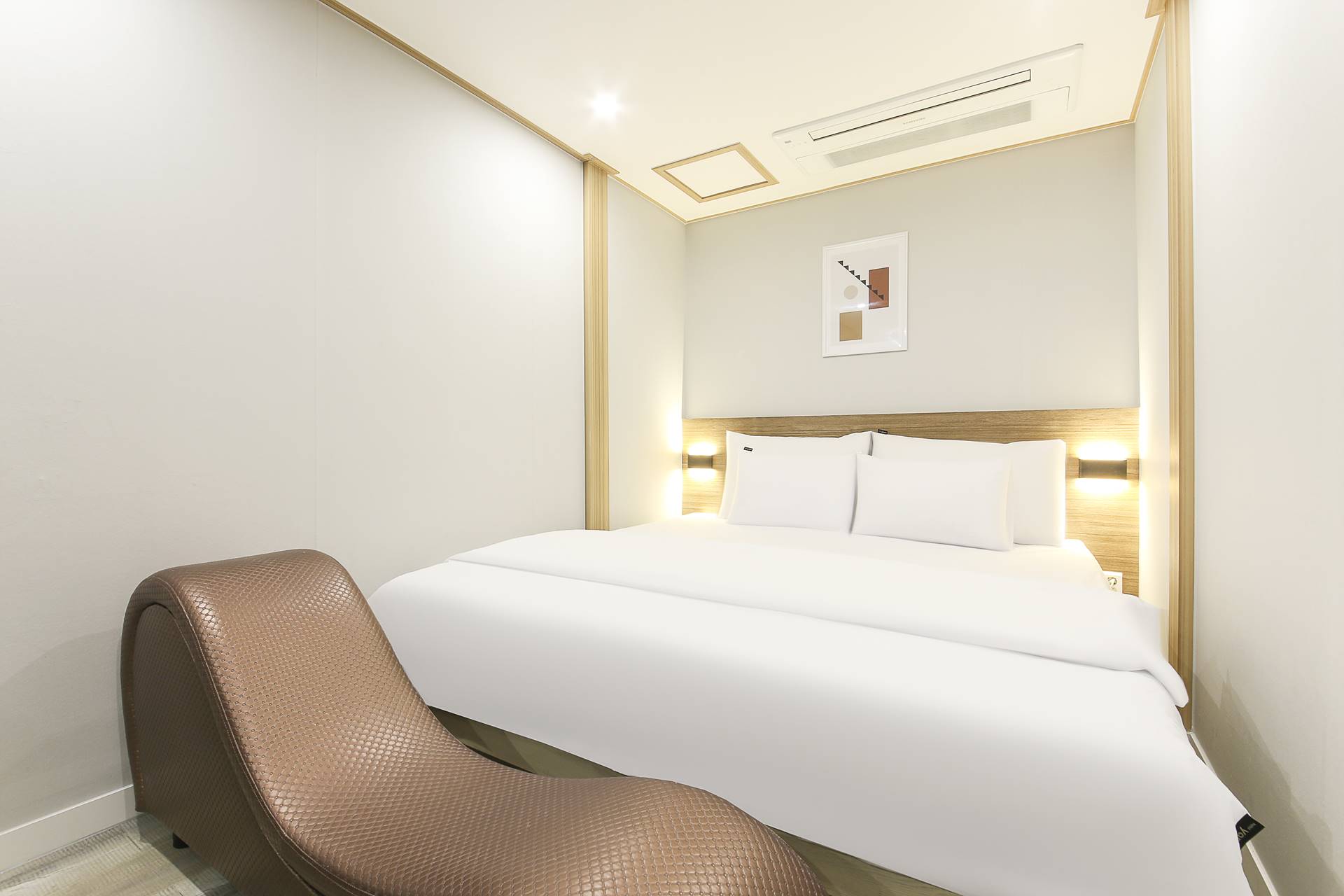 진주 Hotel YAM-진주성점 / 