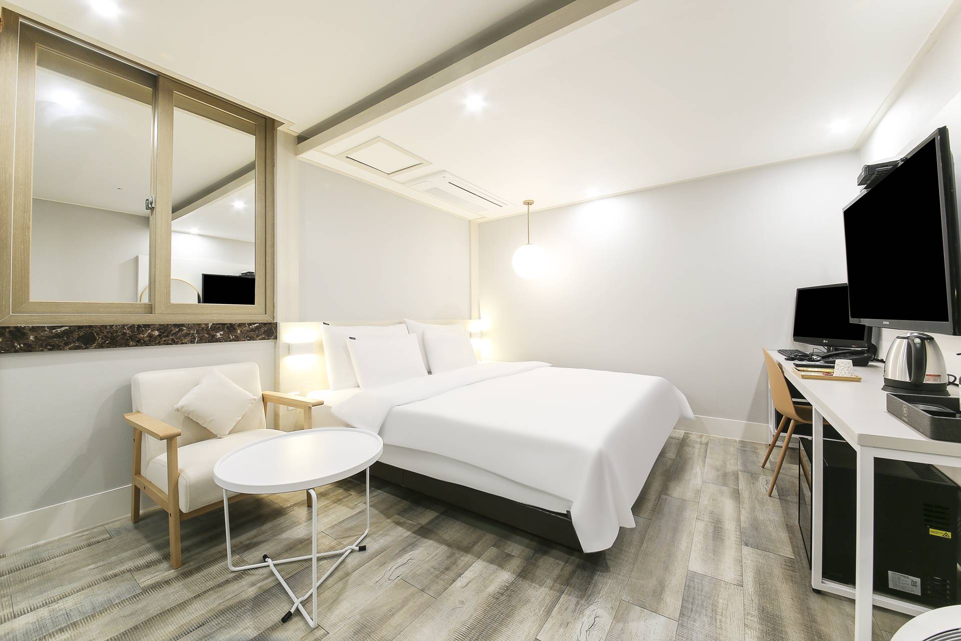 진주 Hotel YAM-진주성점 / 