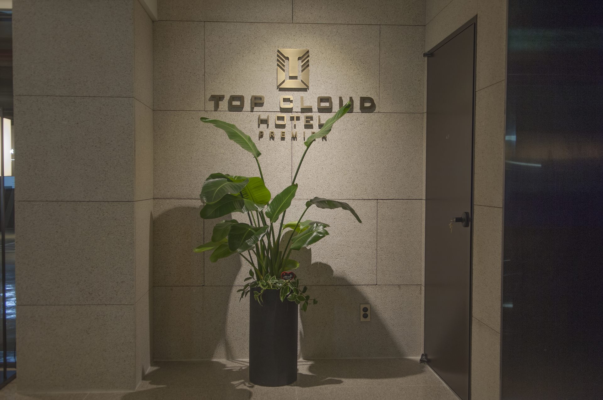 첨단 탑클라우드 호텔 / 