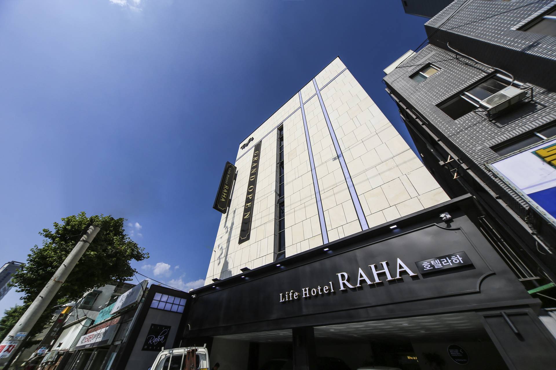 외대 LIFE HOTEL RAHA / 