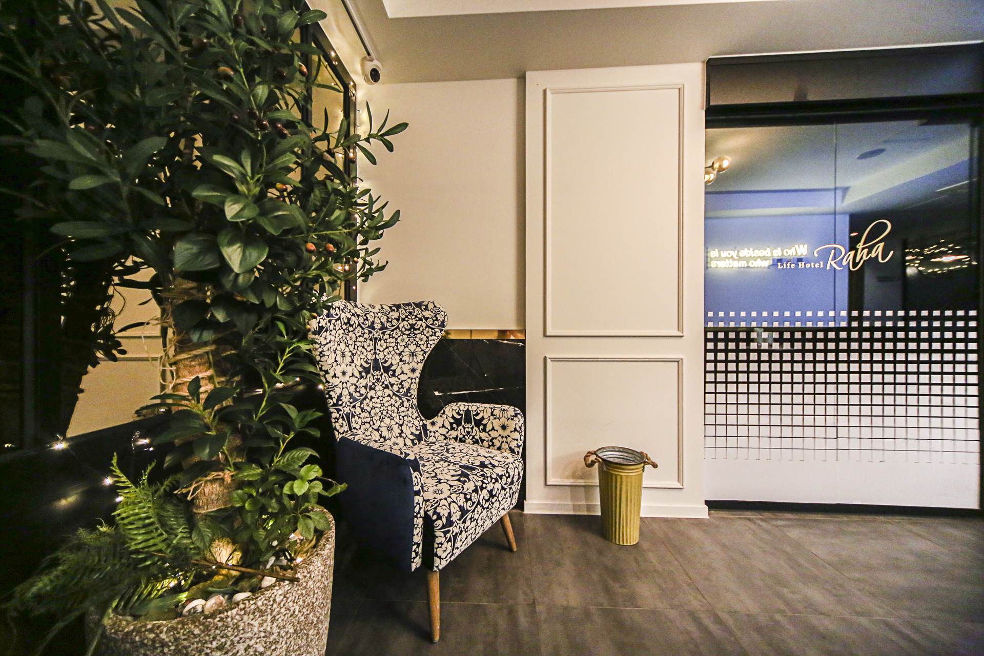 외대 LIFE HOTEL RAHA / 