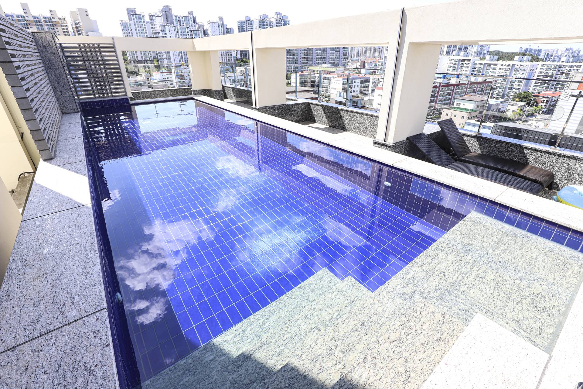 영일대 H-AVENUE HOTEL / 