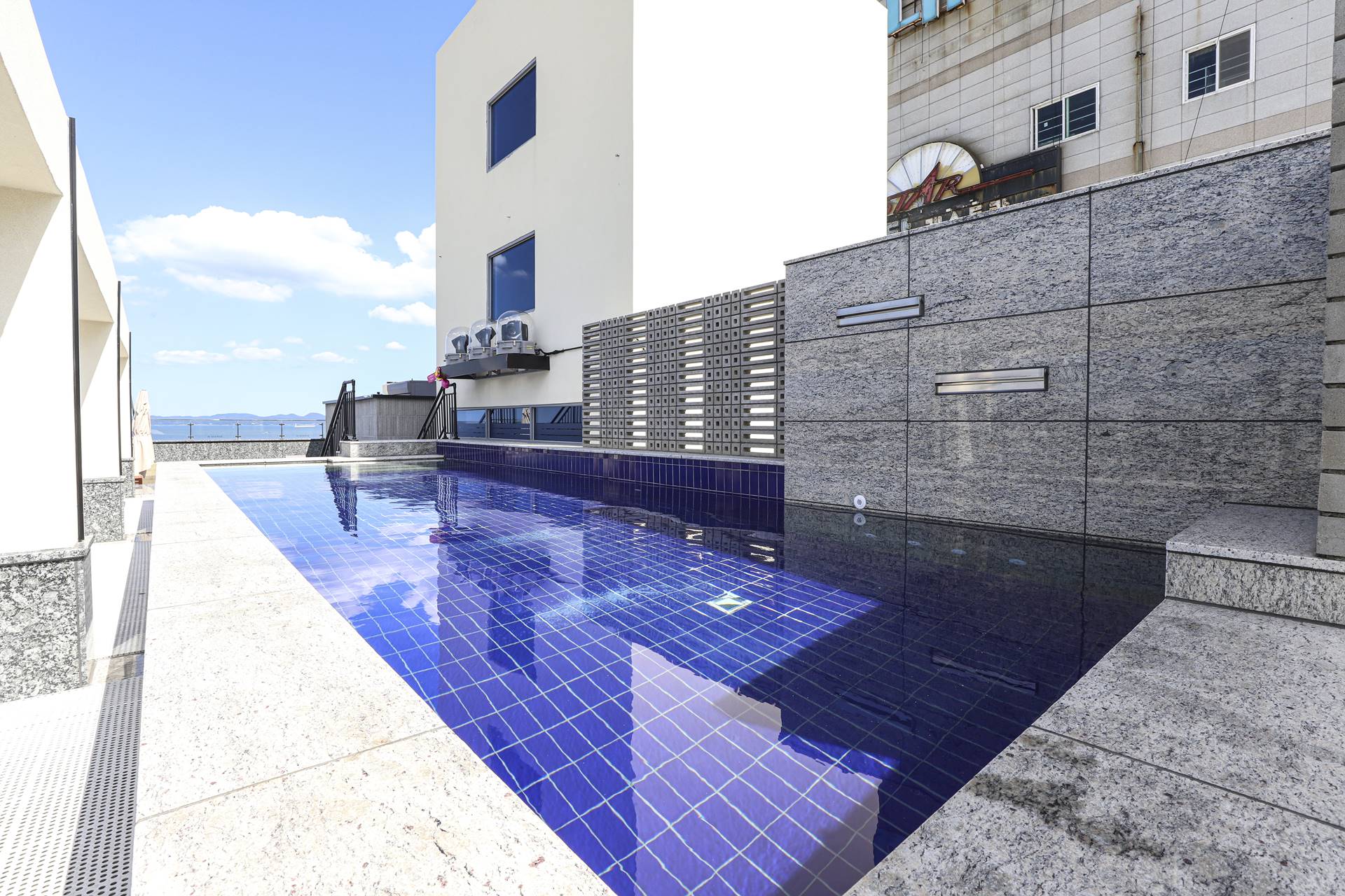 영일대 H-AVENUE HOTEL / 