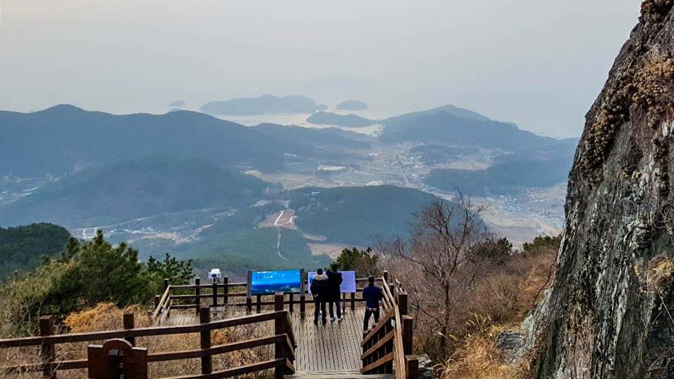 통영 엉클 게스트하우스 / 