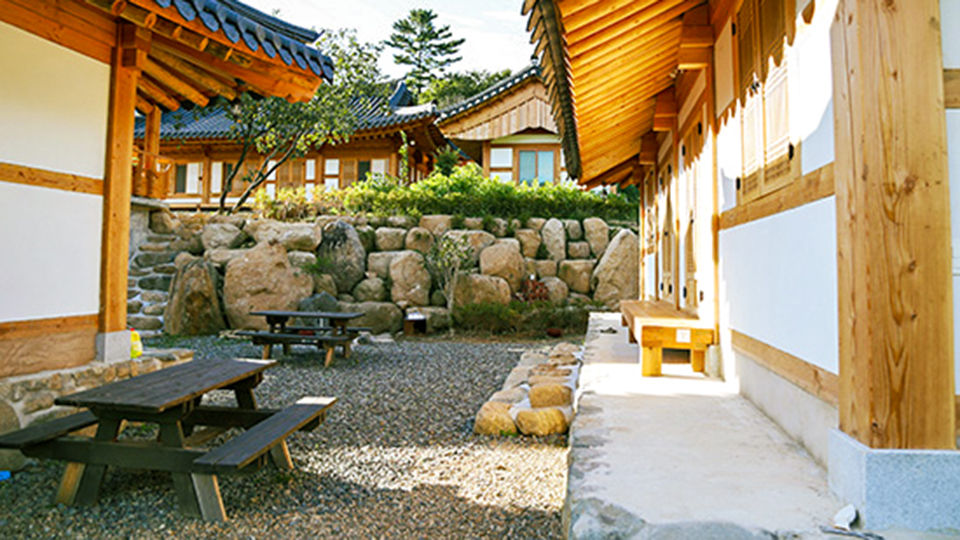 하동 하루해 한옥 펜션&게스트하우스 / 