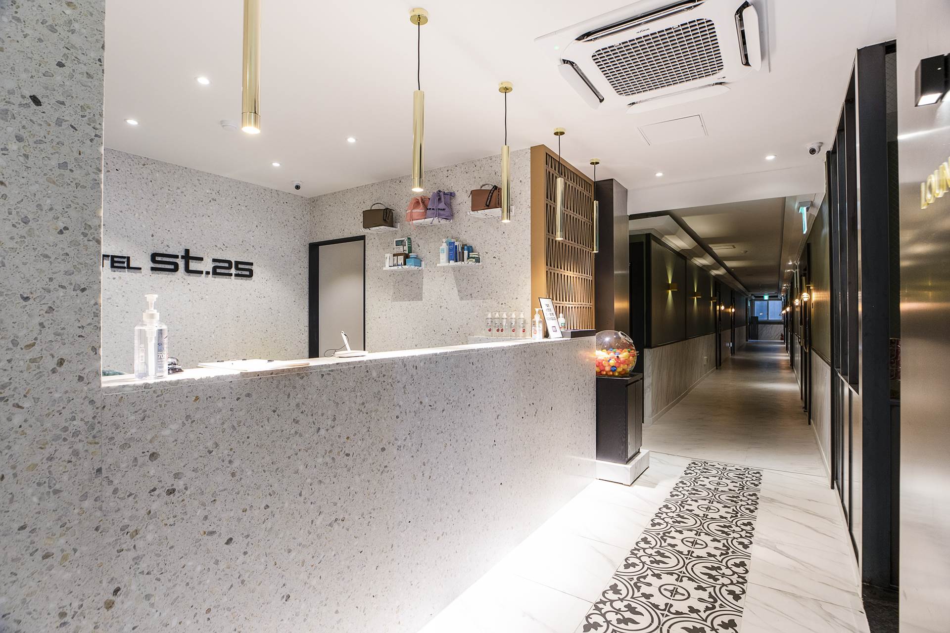 안산 HOTEL st.25 / 