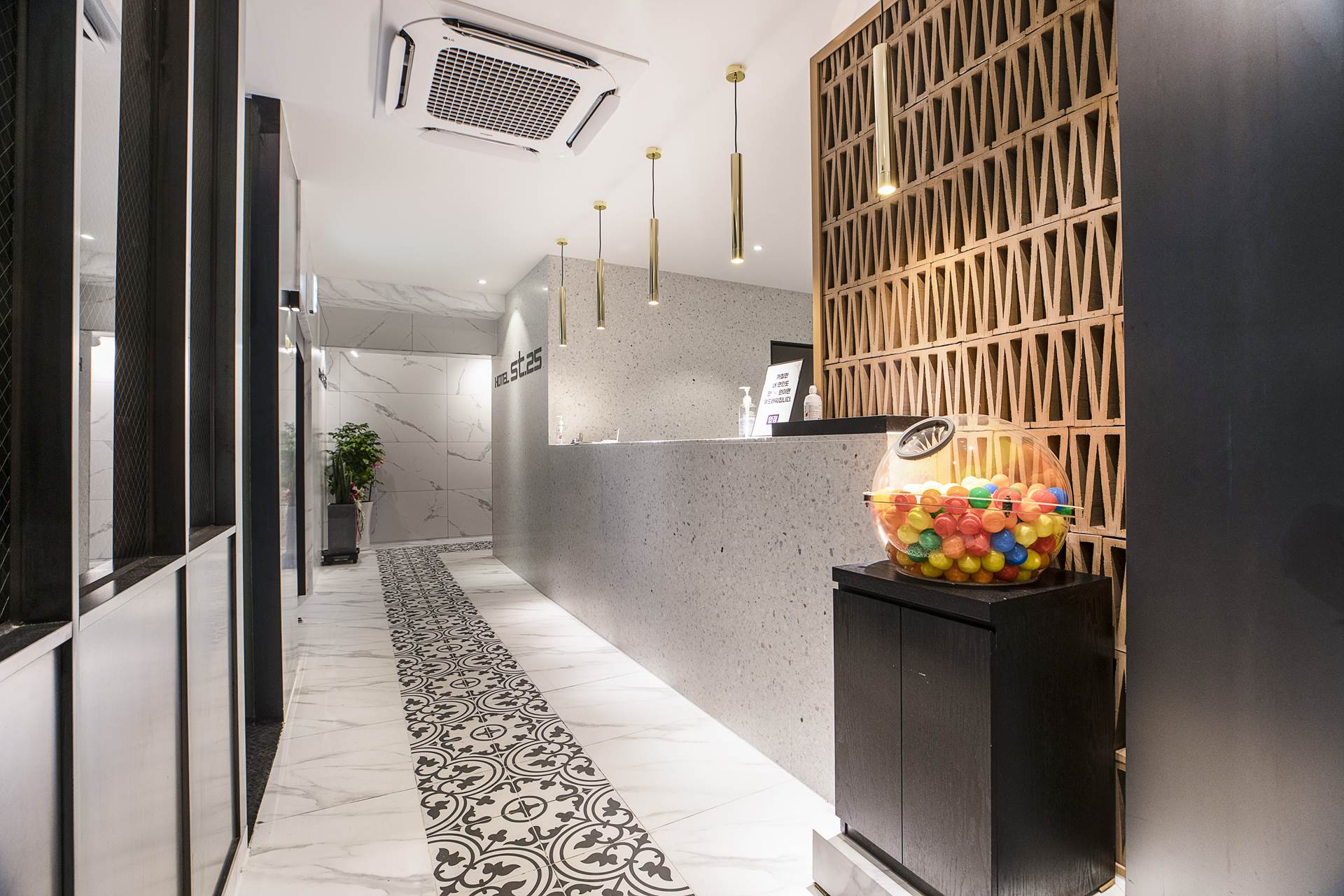 안산 HOTEL st.25 / 