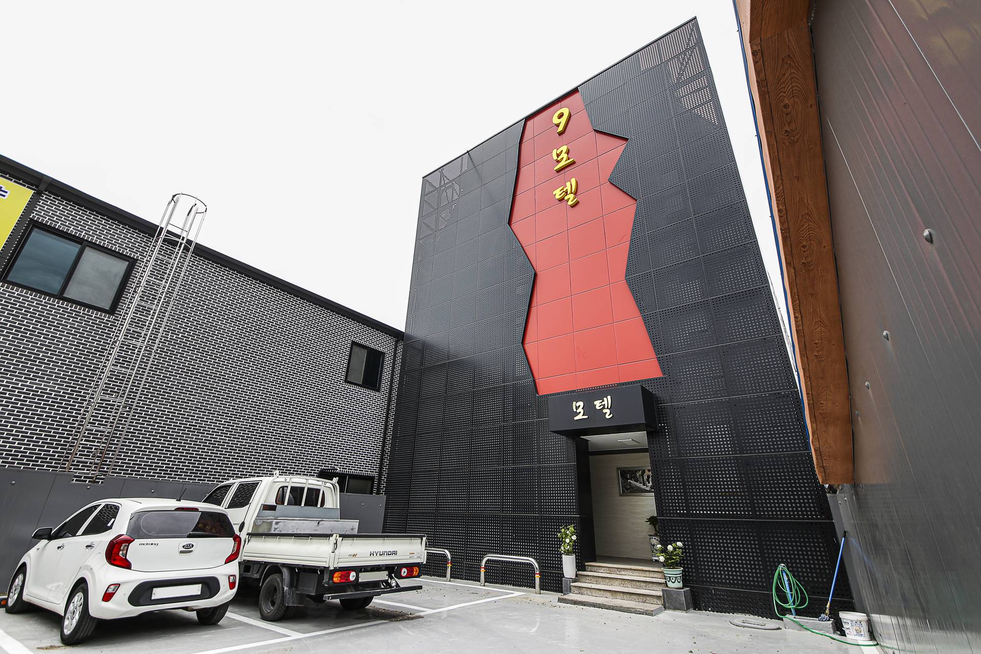 장성 9 모텔 / 