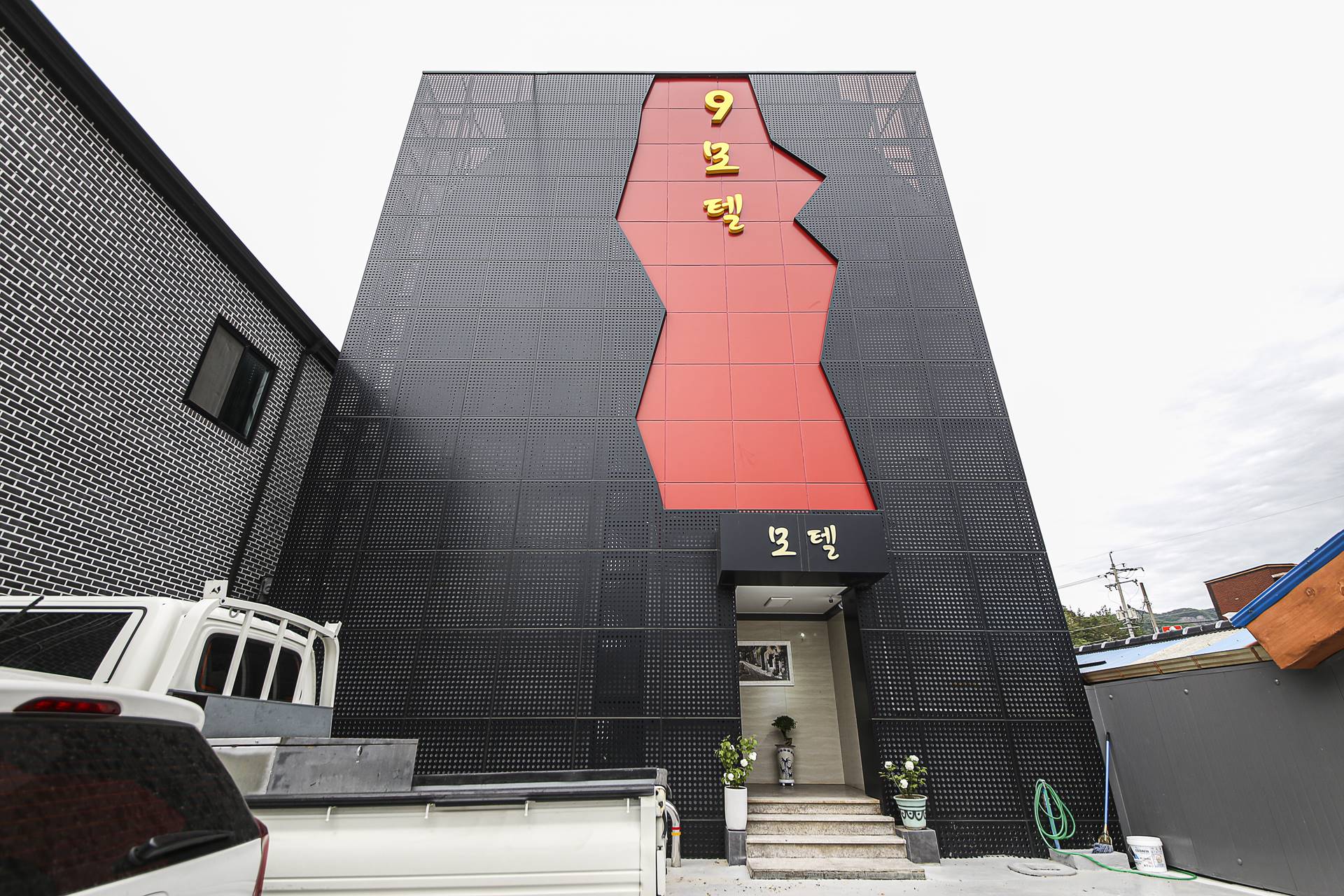장성 9 모텔 / 