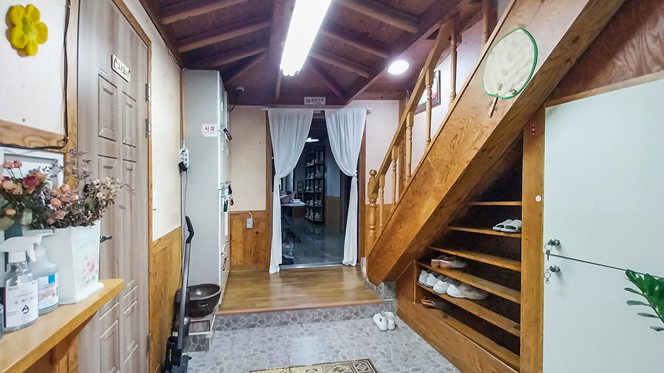 군산 월명동앤 게스트하우스 / 
