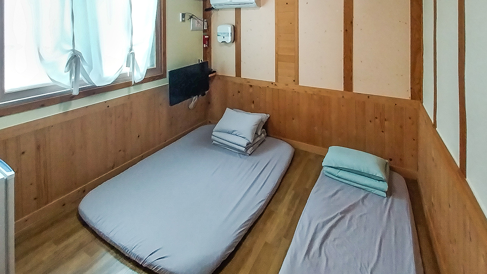 군산 월명동앤 게스트하우스 / 