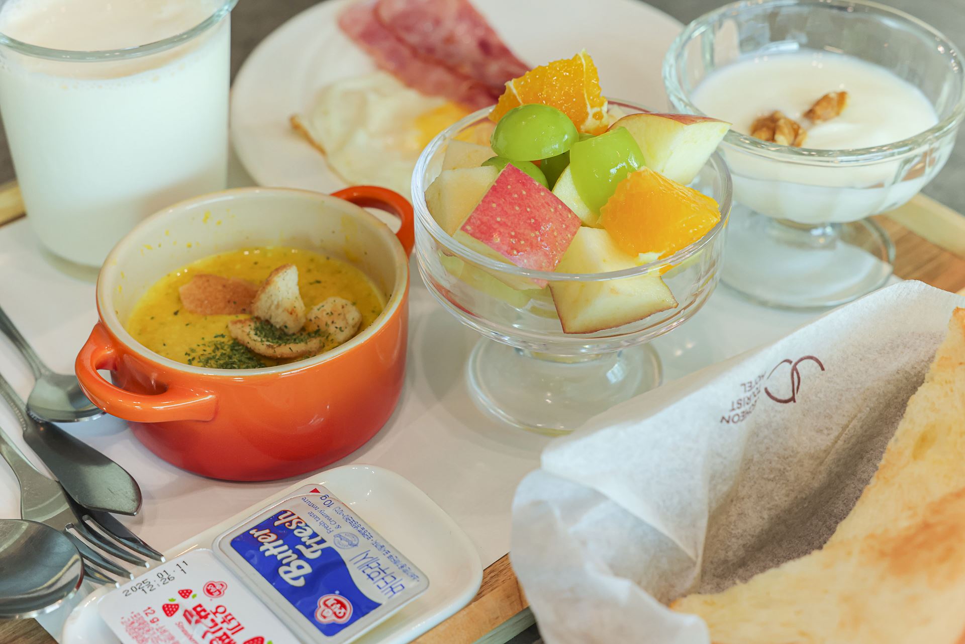 제천 JC HOTEL / 