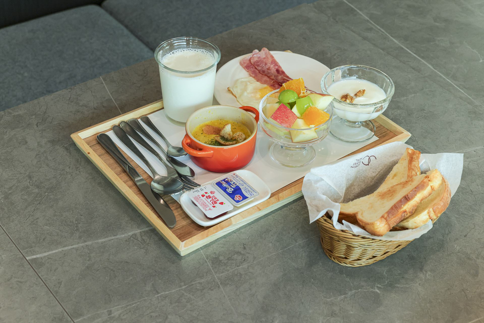 제천 JC HOTEL / 