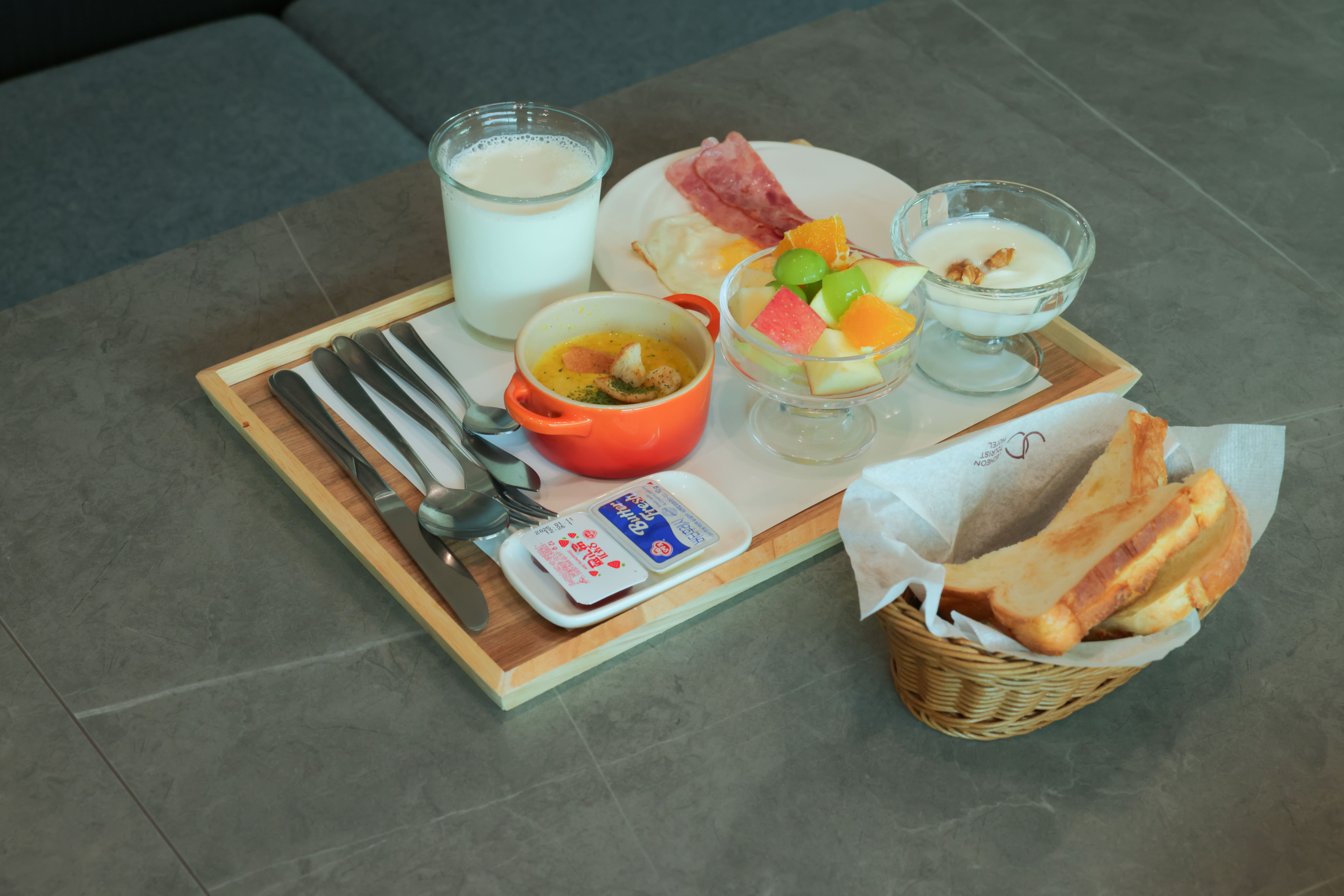 제천 JC HOTEL / 