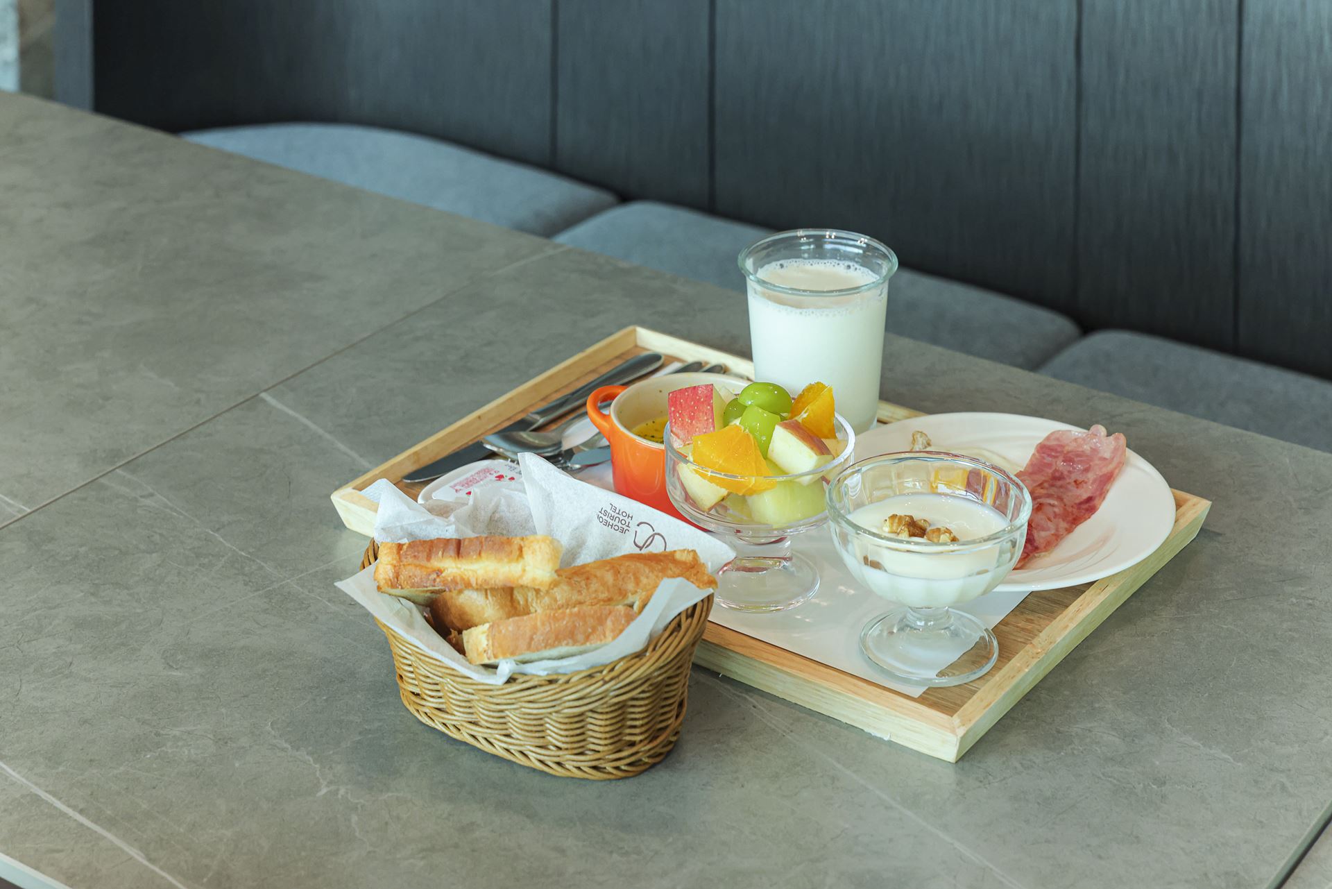 제천 JC HOTEL / 