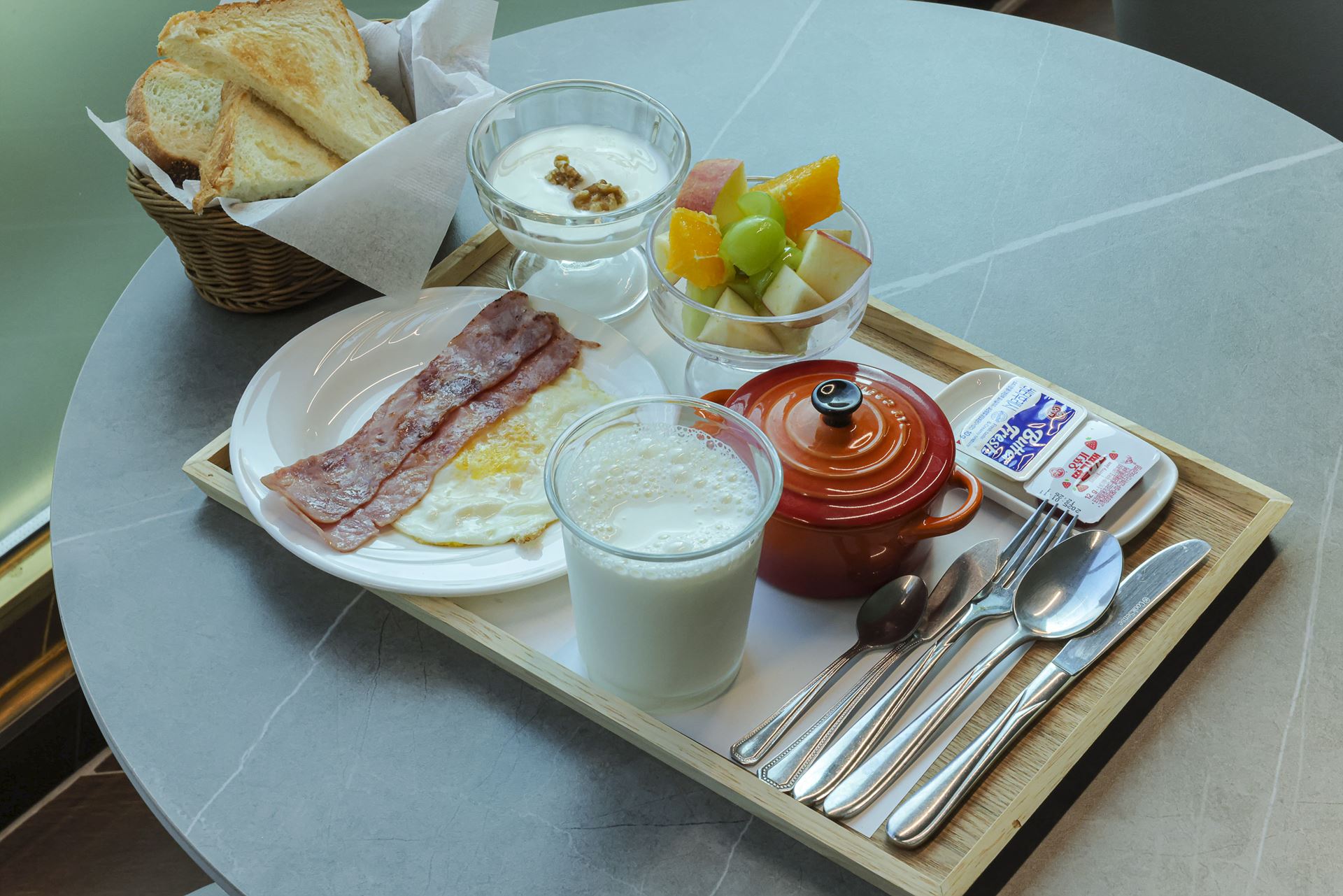 제천 JC HOTEL / 