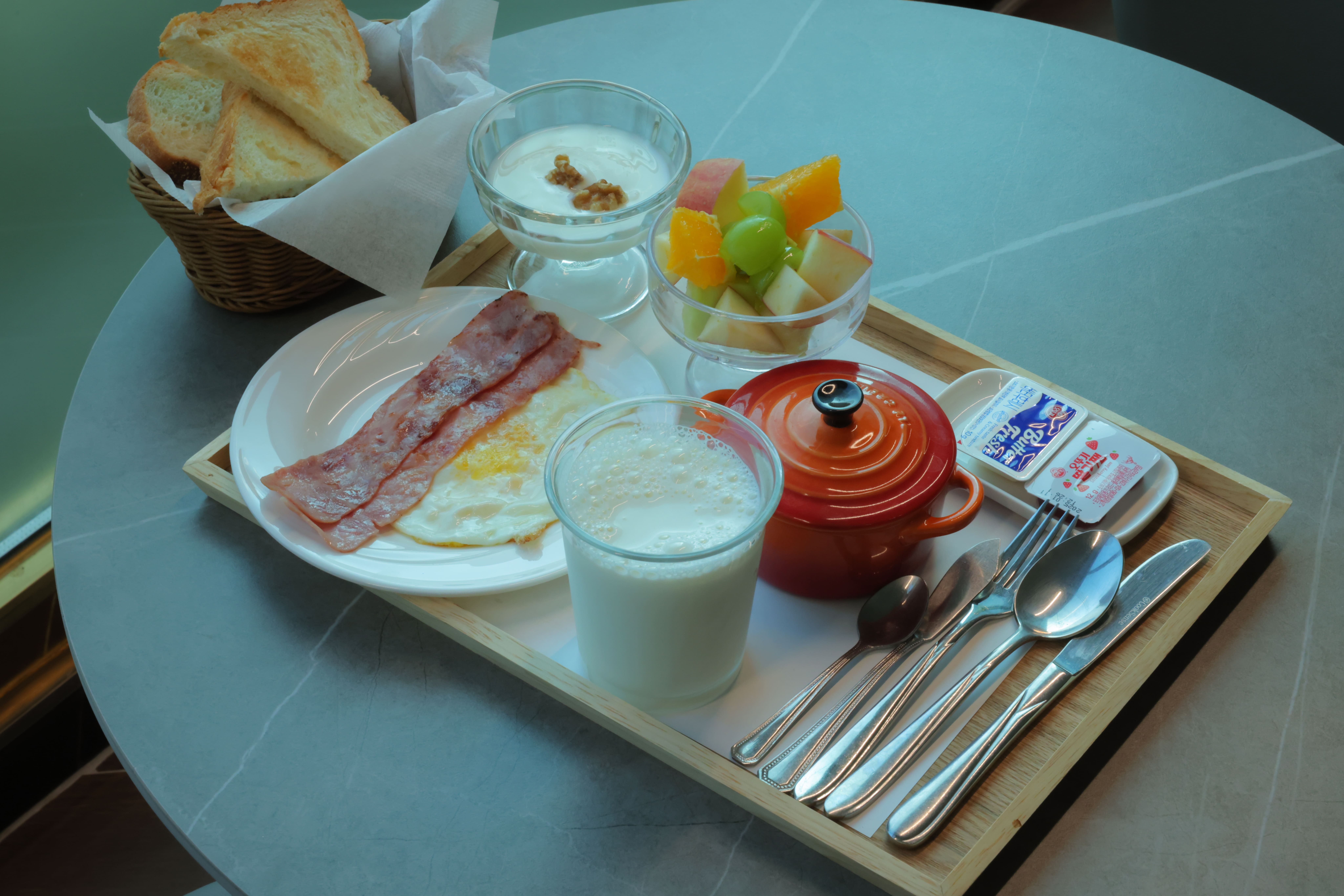 제천 JC HOTEL / 