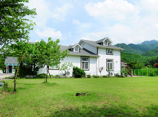 상주 속리산화이트 펜션 / 