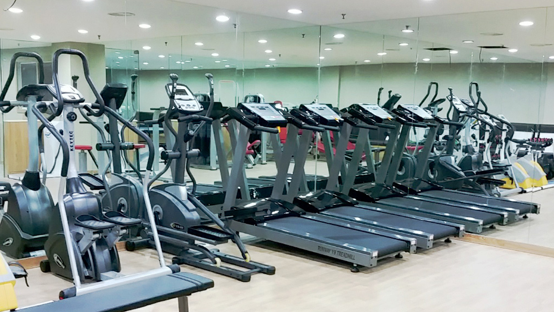 레브 호텔 / 