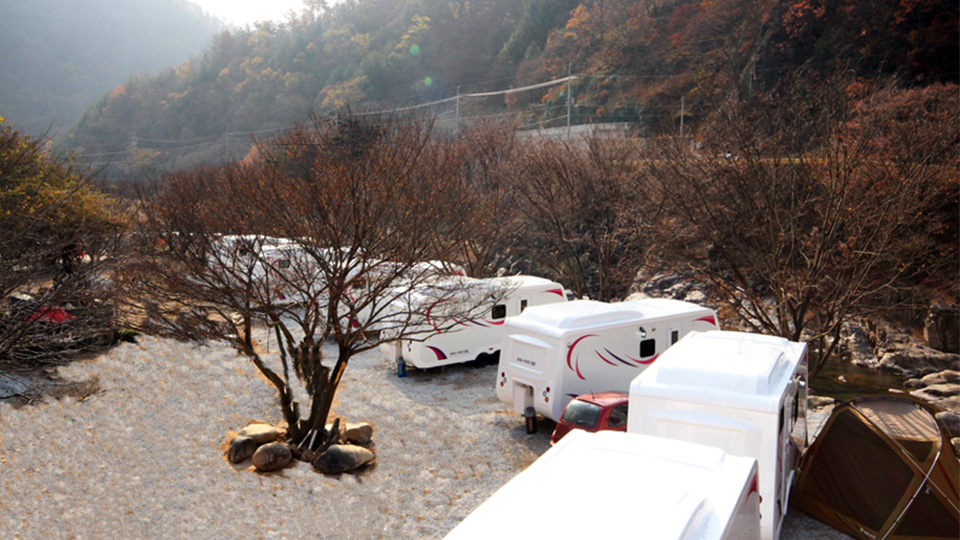 지리산 벚꽃 카라반 캠핑장 / 