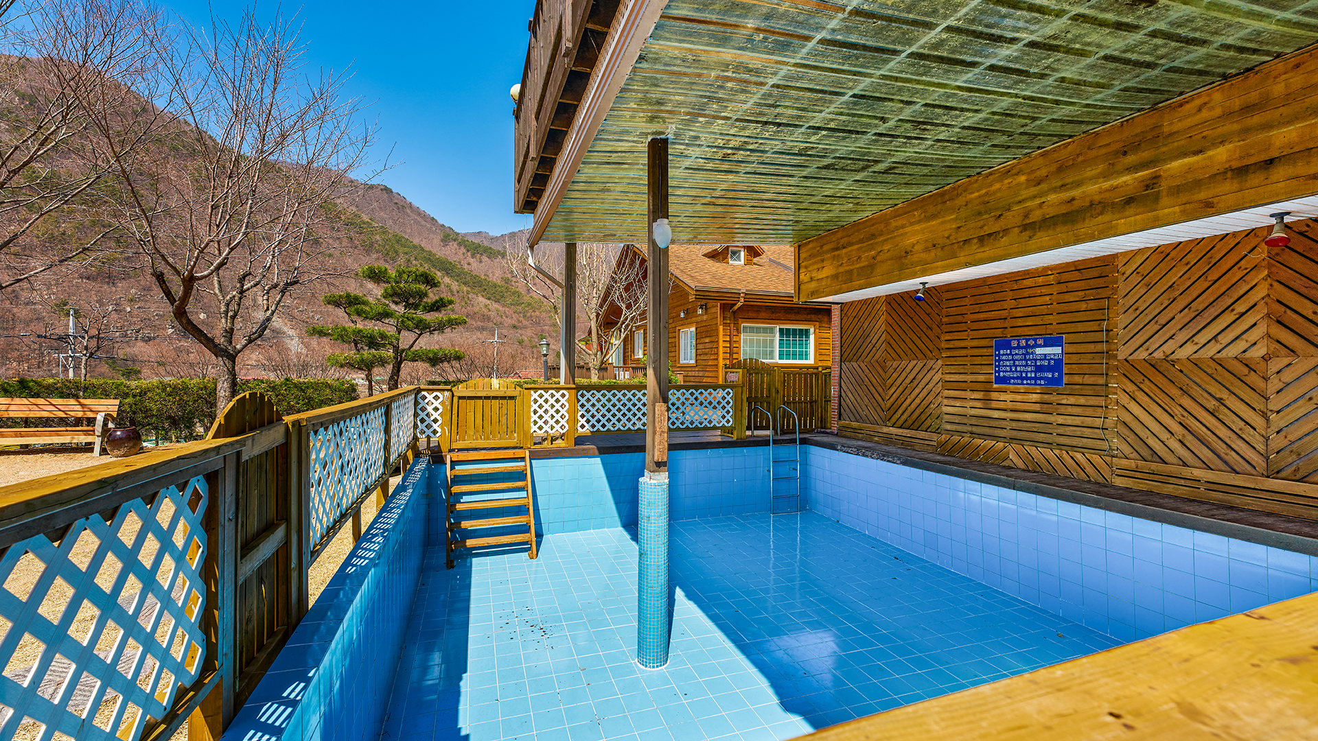 양산 숲속의아침펜션 / 