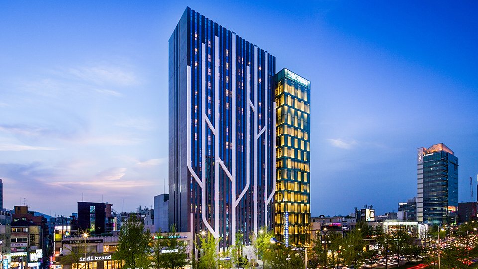 더 리센츠 프리미엄 강남가로수길 호텔 / 
