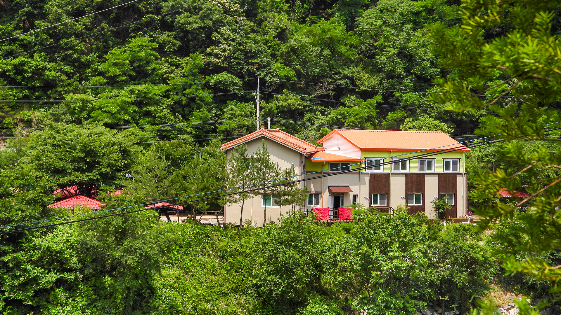 충주 월악산꽃피는산골 펜션 / 