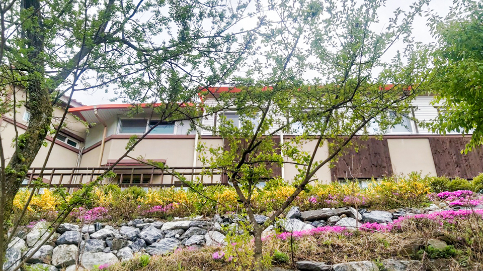 충주 월악산꽃피는산골 펜션 / 