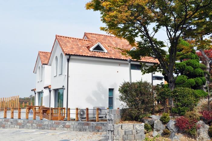파주 더화이트버치펜션 / 
