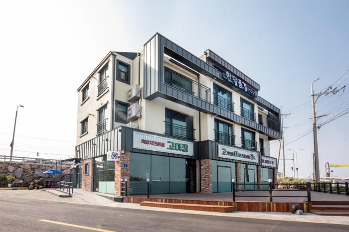 제주 한담풍경하우스펜션 / 